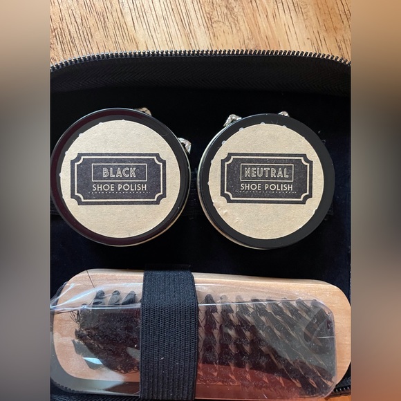 Buffed and Polished 8pc Shoe Shine Travel Kit NWT 2 polishes 3 brushes 2 cloths - Picture 8 of 8